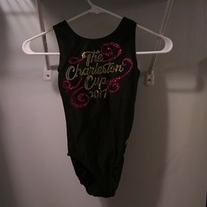 Black zone leo it says The Charleston Cup 2017